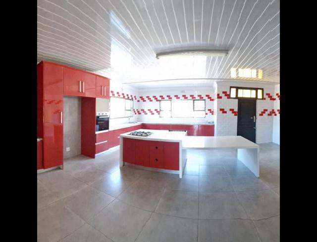 7 BEDROOM HOUSE FOR SALE IN SONNEVELD